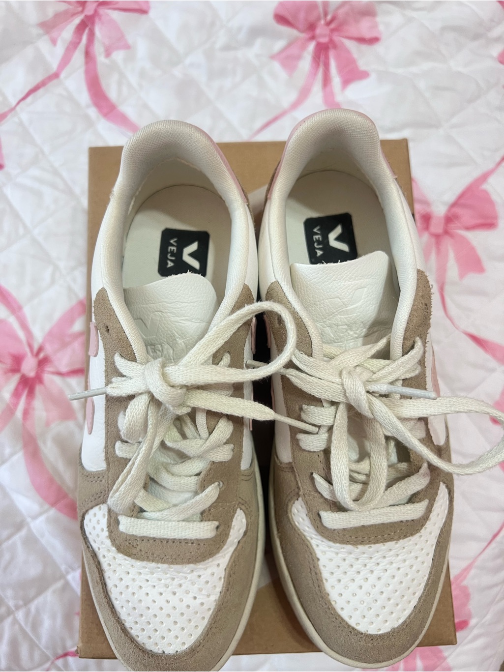 Veja Women’s V-10 Sneakers In White, Beige & Pink Size 7 — image 3 of 7